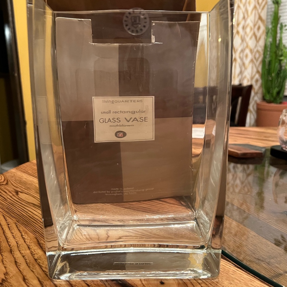 LivingQuarters Elegant Glass Vase